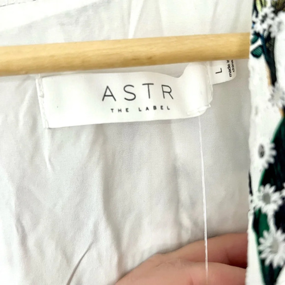 ASTR The Label White Floral Eyelet Short Flutter Sleeve Dress Size Large NWT - Picture 6 of 15